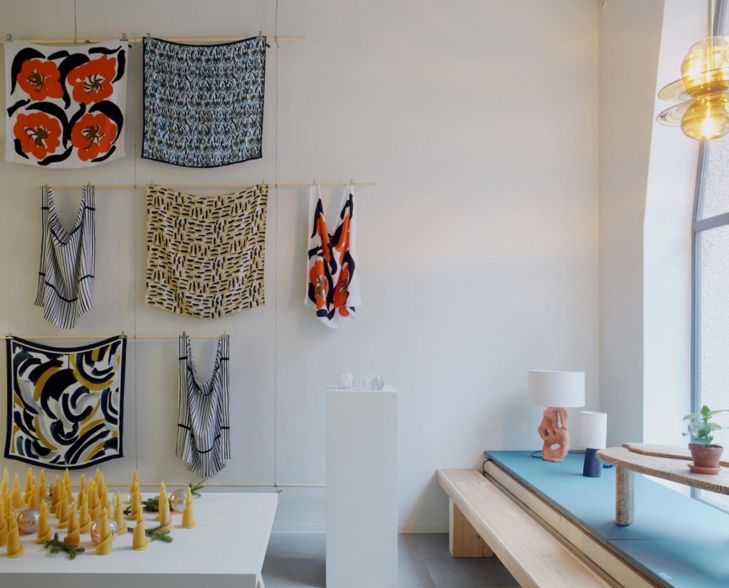 22.11.2019–12.1.2020
Joulumanteli, i.e. Christmas almond, is a Christmas greeting in the form of an exhibition by Erja Hirvi and Pasi Kärkkäinen-Tunkelo.