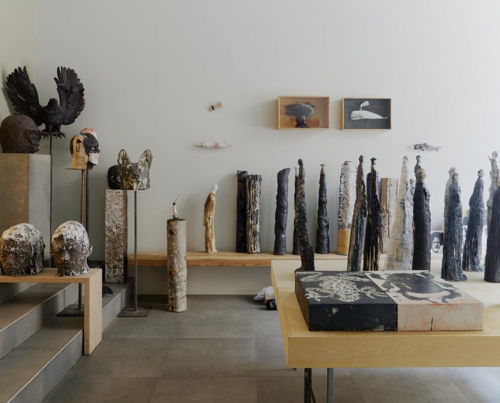 4.2.–13.3.2021
Artist, illustrator and graphic designer Aimo Katajamäki moves his world two blocks away from his studio, and into Lokal.