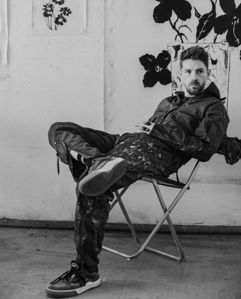 Benjamin Murphy, born in West Yorkshire, is a globally exhibiting visual artist. His current work explores themes of polarity, time, memory, and contrast – often rendered in charcoal on raw canvas. We visited his studio in Helsinki just before he set up his Lokal White Wall exhibition, Éanáir.