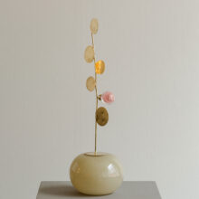 millavaahtera_glass_brass_stabile_sculpture_lokalhelsinki2025-14