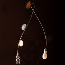 millavaahtera_glass_brass_mobile_artwork_sommarstilleben_lokalhelsinki2025-4