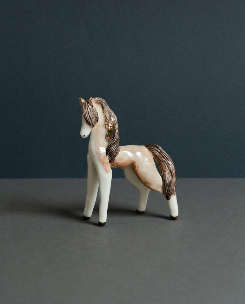 maisamajakka_horse_figurine_ceramic_artwork_collectibledesign_domusprimavera_lokalhelsinki2026-12