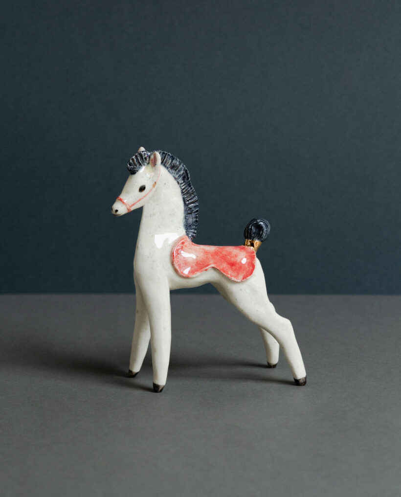 maisamajakka_horse_figurine_ceramic_artwork_collectibledesign_domusprimavera_lokalhelsinki2026-4