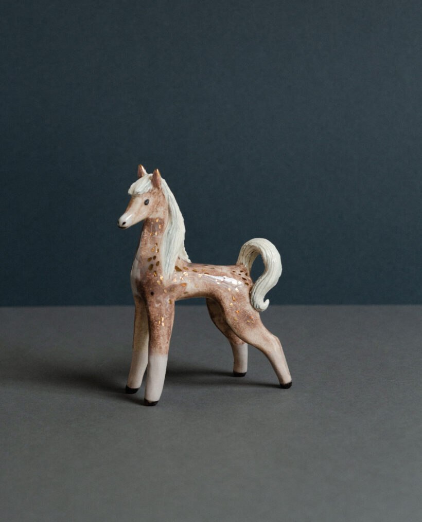 maisamajakka_horse_figurine_ceramic_artwork_collectibledesign_domusprimavera_lokalhelsinki2026-9