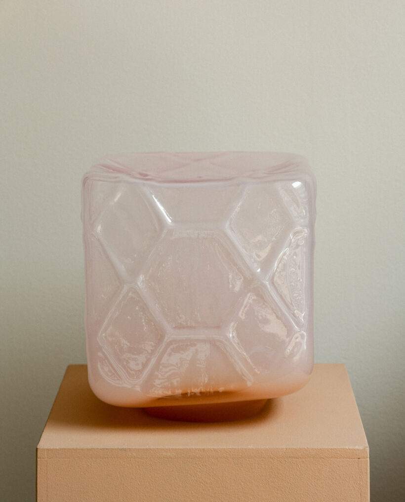 annieckerman_glass_artwork_atfirstblush_lokalhelsinki2026