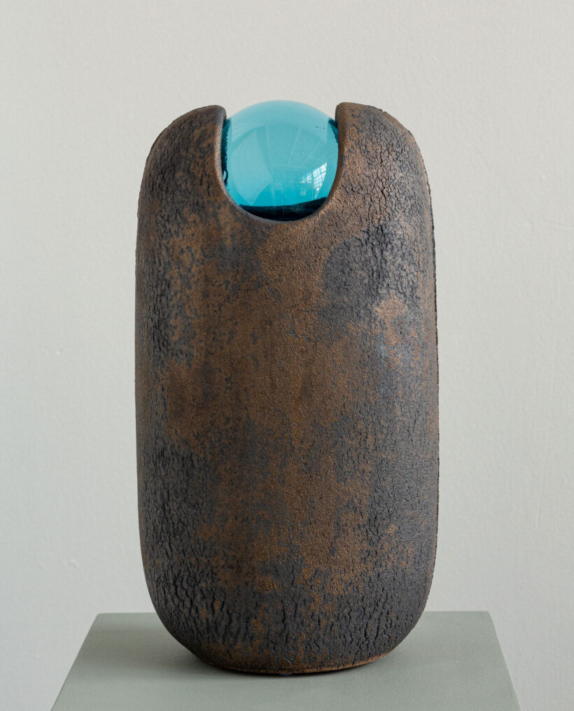 arniaromaa_stoneware_sculpture_artwork_atfirstblush_billnas_lokalhelsinki2026-5
