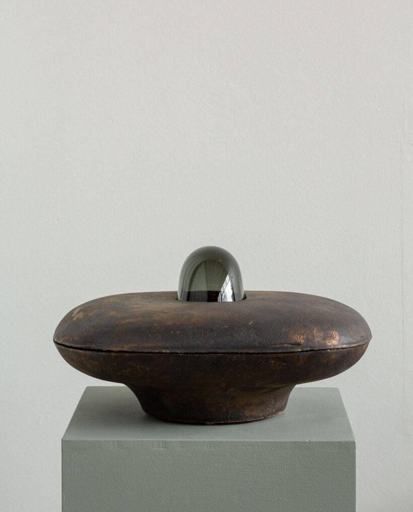 arniaromaa_stoneware_sculpture_artwork_atfirstblush_billnas_lokalhelsinki2026-7