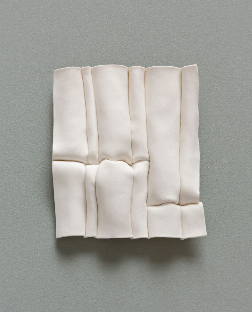 iinesniemela_ceramic_relief_artwork_atfirstblush_billnas_lokalhelsinki2026-3