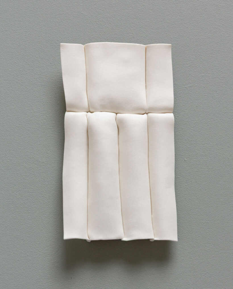 iinesniemela_ceramic_relief_artwork_atfirstblush_billnas_lokalhelsinki2026-4