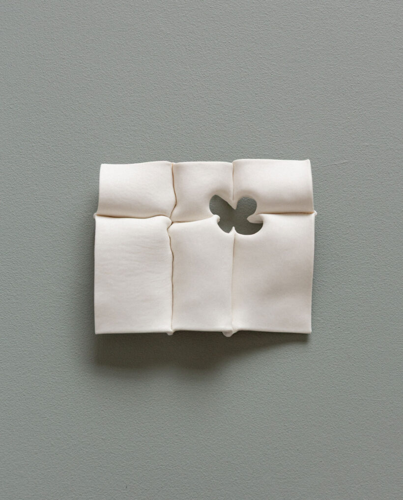 iinesniemela_ceramic_relief_artwork_atfirstblush_billnas_lokalhelsinki2026-8