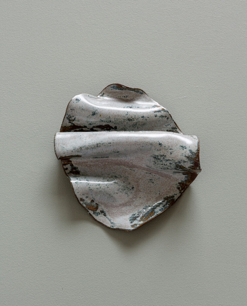 kaisamattson_ceramic_relief_artwork_atfirstblush_billnas_lokalhelsinki2026-3