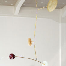 millavaahtera_glass_brass_artwork_atfirstblush_billnas_lokalhelsinki2026-5