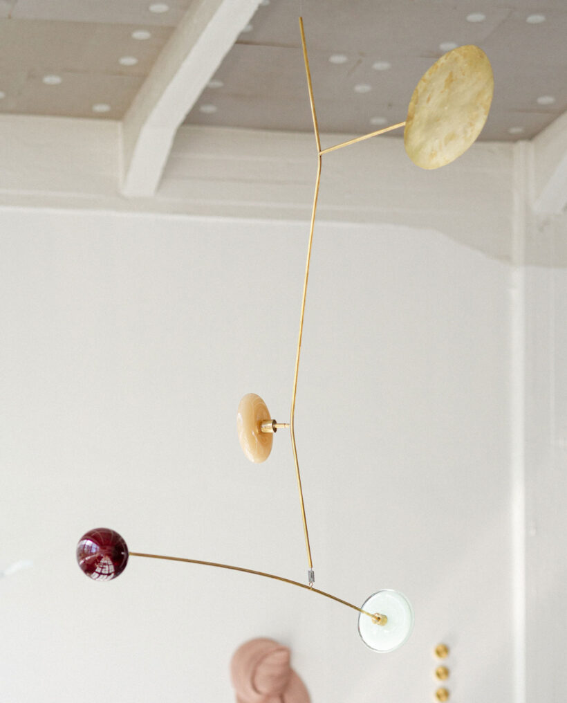 millavaahtera_glass_brass_artwork_atfirstblush_billnas_lokalhelsinki2026-5